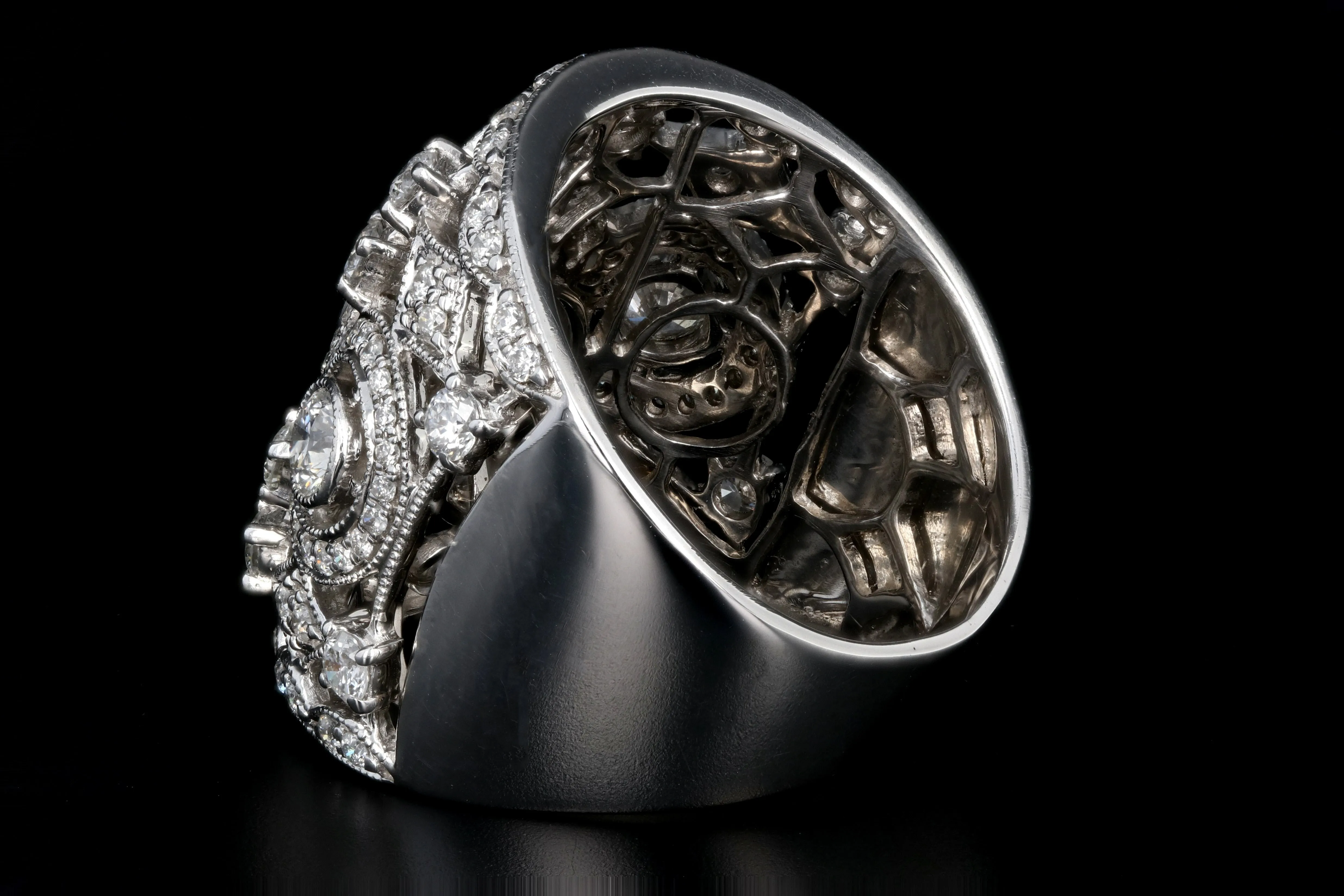 Modern 18K White Gold 1.4 Carat Round Brilliant Cut Diamond Cocktail Ring