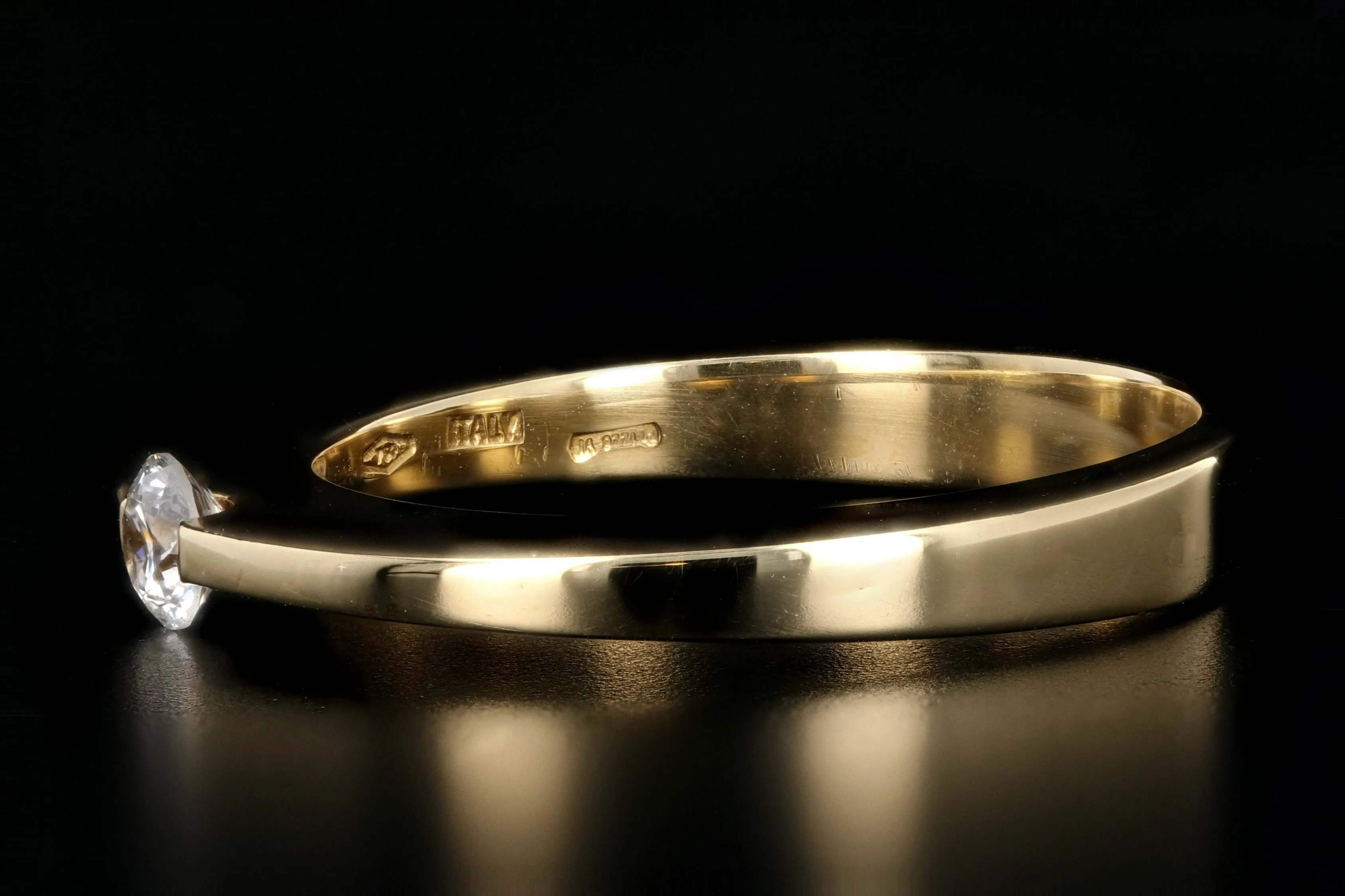 Modern Roberto Coin 18K Yellow .15 Carat Diamond Ring