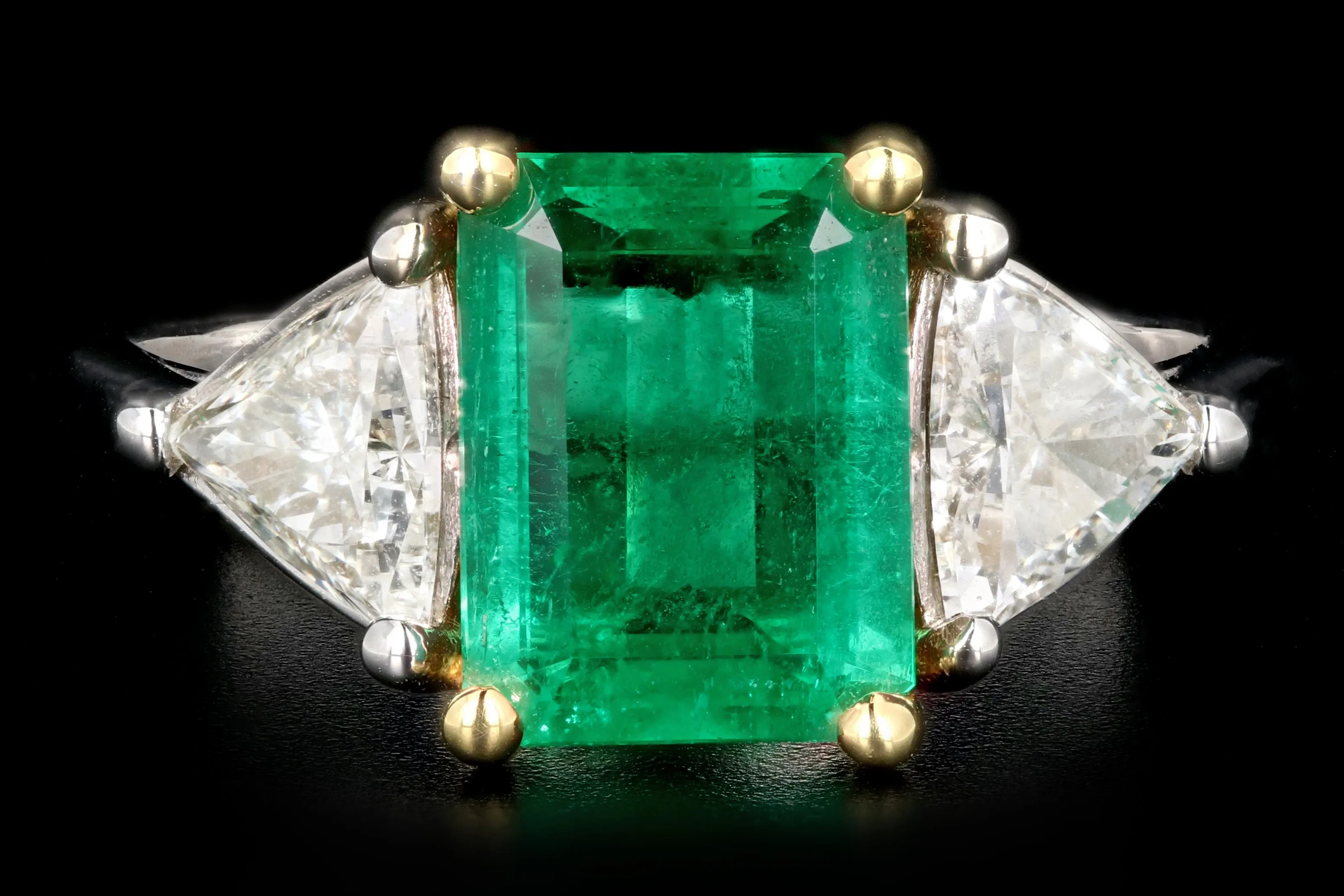New 18K White and Yellow Gold AGL Certified 1.58 Carat Colombian Emerald and Trillion Cut Diamond Ring