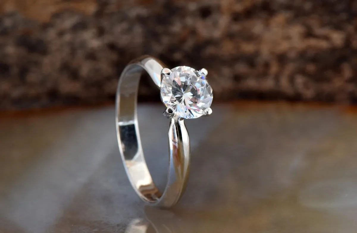 Solitaire ring 1 carat
