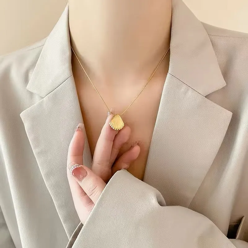 Summer Vibe Statement Metal Mini Shell Pendant Necklace