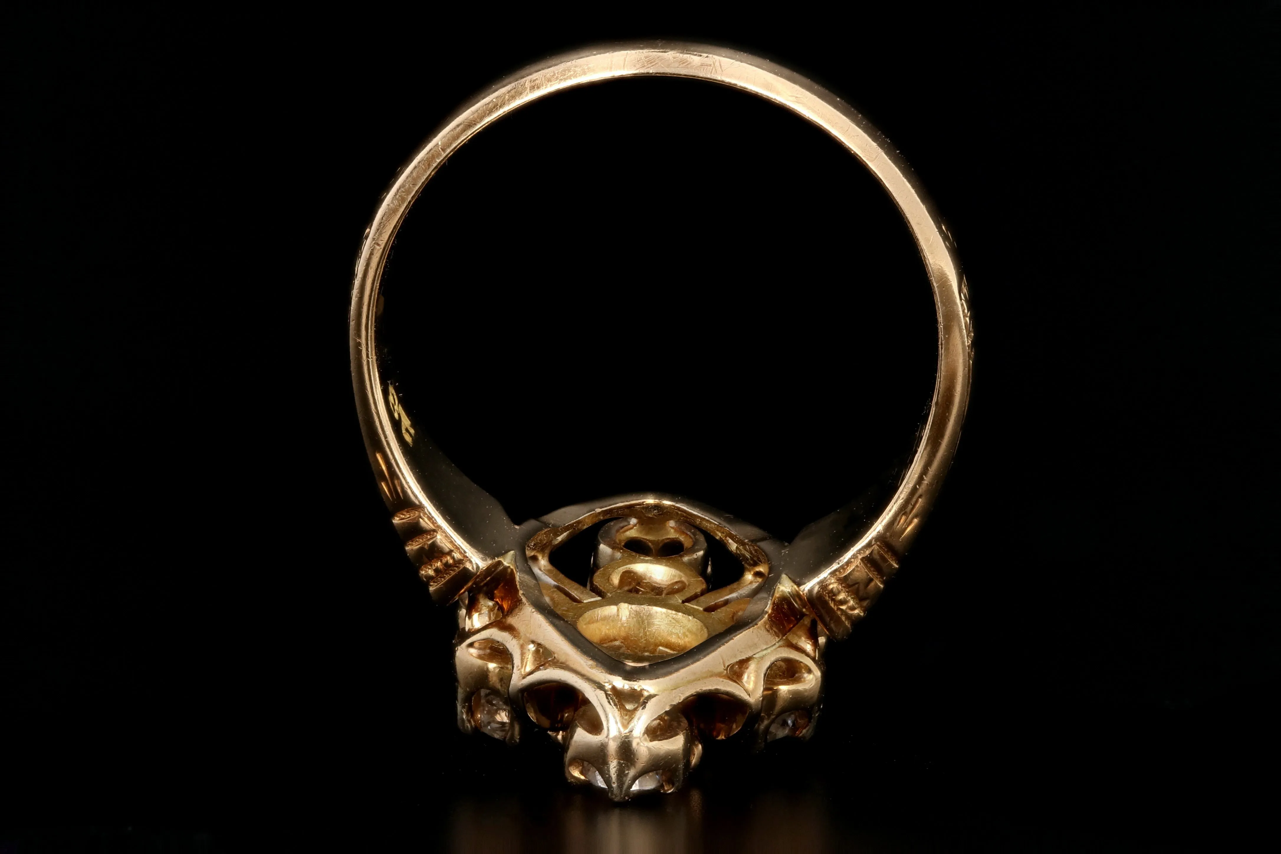 Victorian 18K Yellow Gold 1  Carat Old Mine Cut Diamond Ring