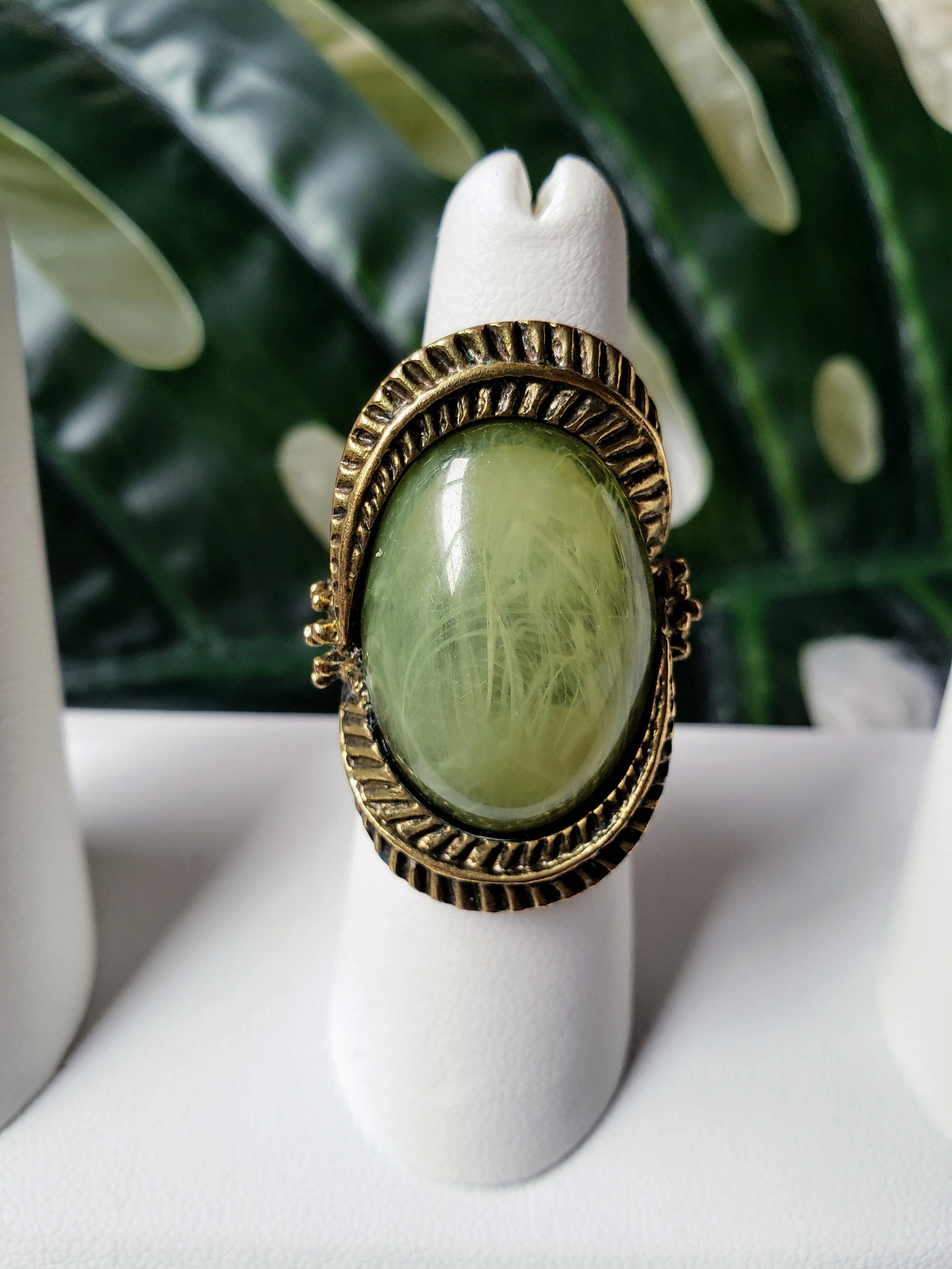 Vintage - Green Stone Ring