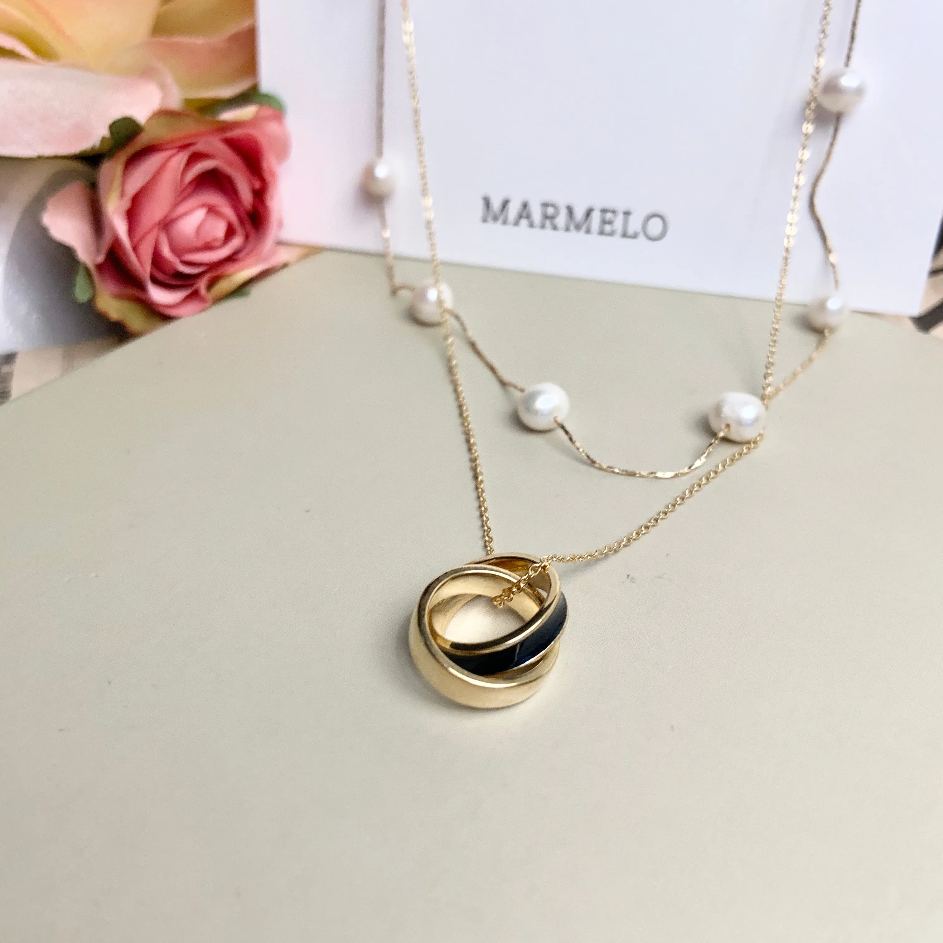 White Green Navy Interlocking Double Rings Pendant Necklace